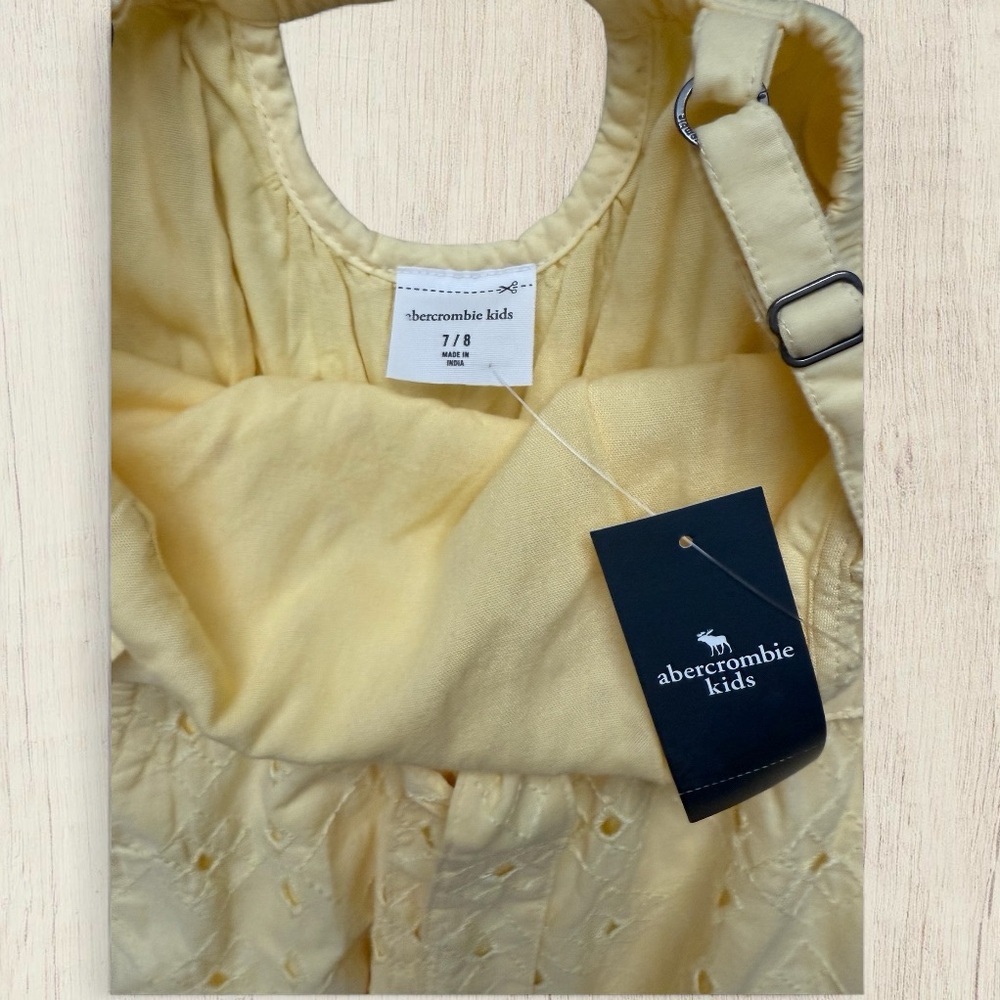NWT Girl’s Eyelet Jumpsuit NWT - Picture 4 of 5